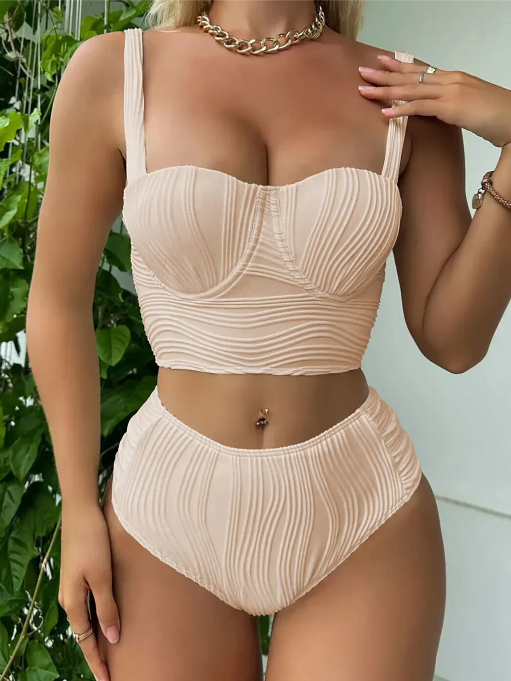 Velina Bikini